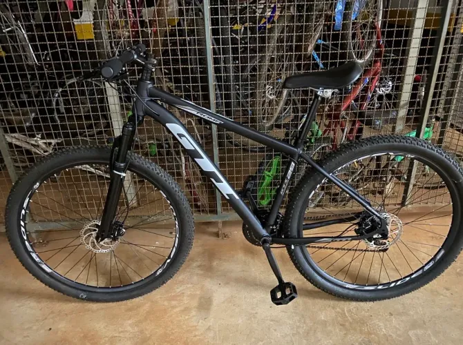 Bicicleta GT Aro 29 Freio Hidráulico + Suspensão