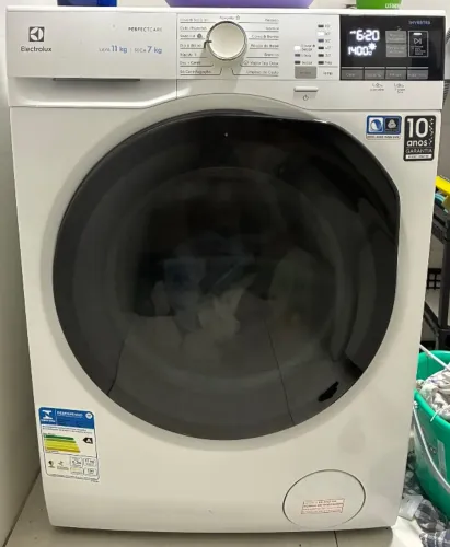 Lava e seca Electrolux 11kg inverter modelo LSP11