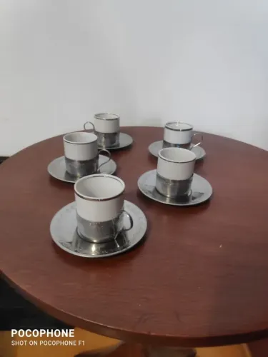 5 xicaras de porcelana - Antiguidade