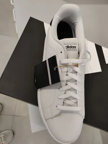 Tênis Adidas novo na CX tamanho 43