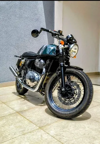 (Oportunidade) Continental Gt com 2.400 km