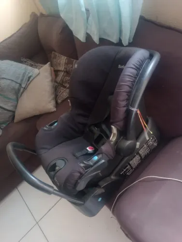 Cadeirinha de carro e passeio para crianças