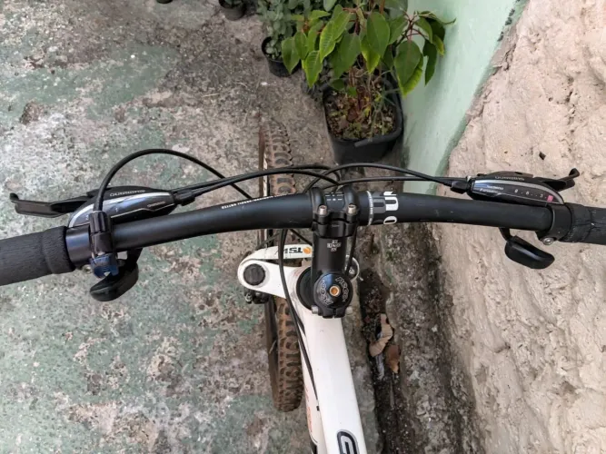 VENDO 2 BIKE TRACK WNY ,AMBAS COM AMORTECEDOR, BANCO E PNEUS NOVOS ESTA  EXCELENTE 