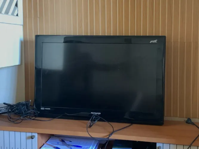 Vendo Televisão (TV) Semp - 32 polegadas