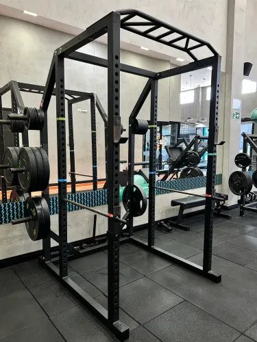 Power Rack com suporte para anilhas 