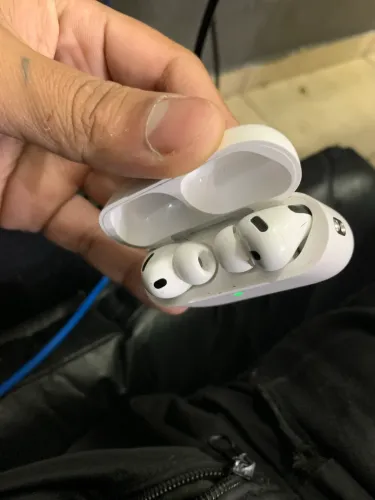 Air pods pro 3 1100$