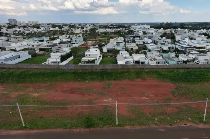 Terreno à venda no Condomínio Varanda Sul