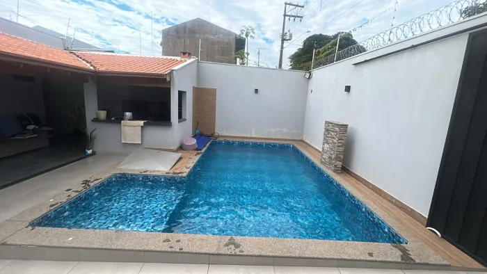 LIMPEZA E MANUTENÇÃO DE PISCINA 