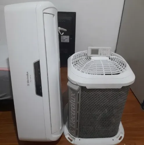 Ar-Condicionado Split Electrolux EcoTurbo 9.000 BTUs (Excelente Estado)