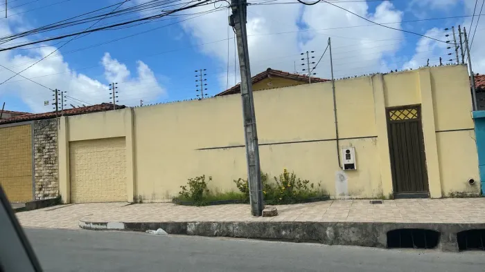 VENDO EXCELENTE CASA RENASCENÇA PARA MONTAR EMPRESA