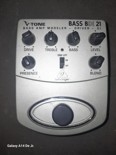 Pedal pre amp contra baixo