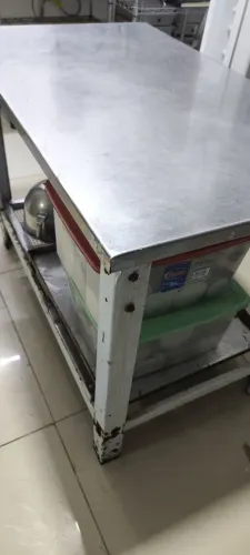 Mesa em aço 1.20m x 0.70m