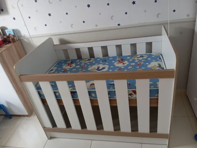 Vende Berço com colchão e suporte para mosquiteiro R$ 230.00