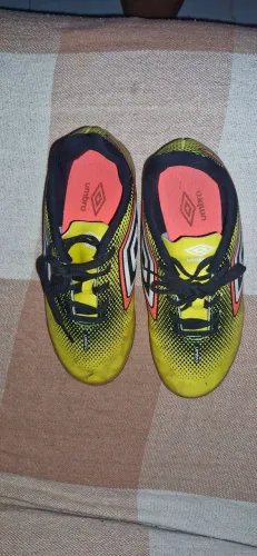 Tênis de futsal umbro tamanho 35