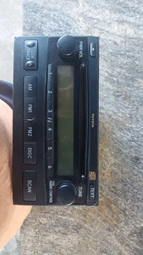Radio e toca CD digital do Toyota 2010