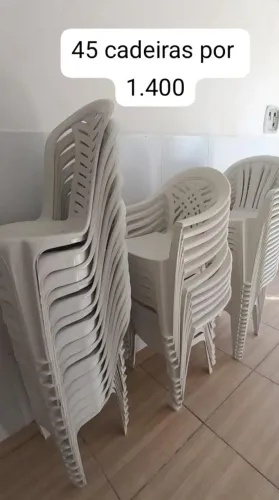 Cadeiras semi novas a disposição para venda 
