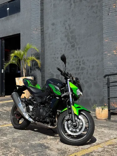 Kawasaki Z400 ABS 2020 | 24.000 km | Impecável