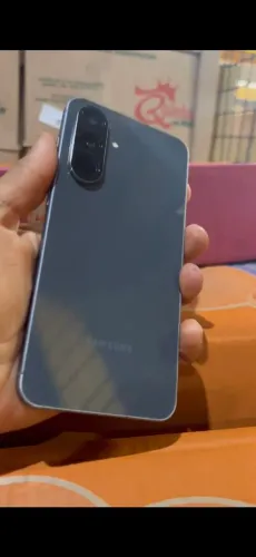 Preciso de um telefone mais potente, por isso quero vender esse. Tem 4 meses de uso!!