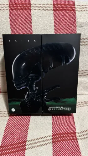 Boneca Monster High Skullector Alien
