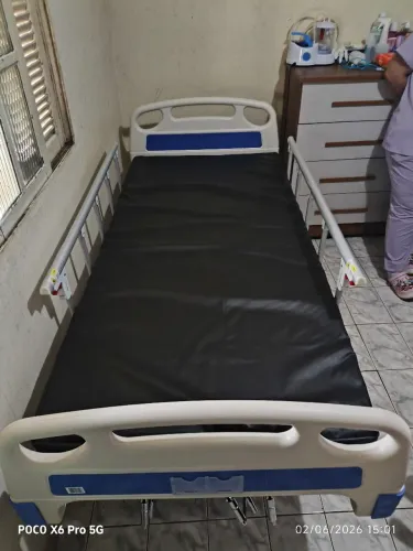 Cama hospitalar e equipamentos