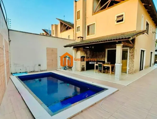Sofisticada Casa Duplex no Eusébio com Piscina, Energia Solar e 3 Suítes