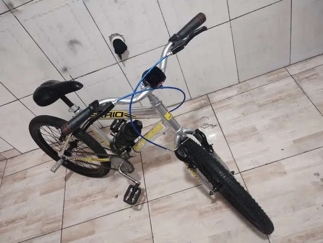 Bicicleta infantil aro 20 Caloi Cross BMX cromada 
