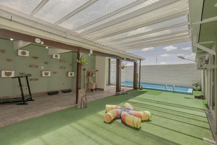 Excelente Casa no Jardim Itu Sabará com Piscina, Quiosque, Teto Retrátil e Duas Residência