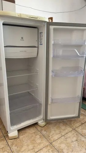 Geladeira Eletrolux R$ 500