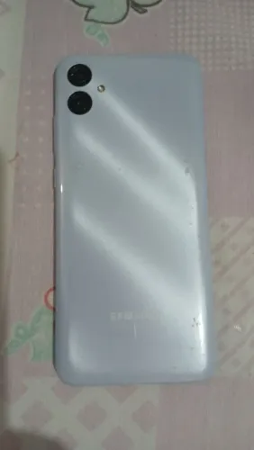Vendo celular A04 com tela queimando