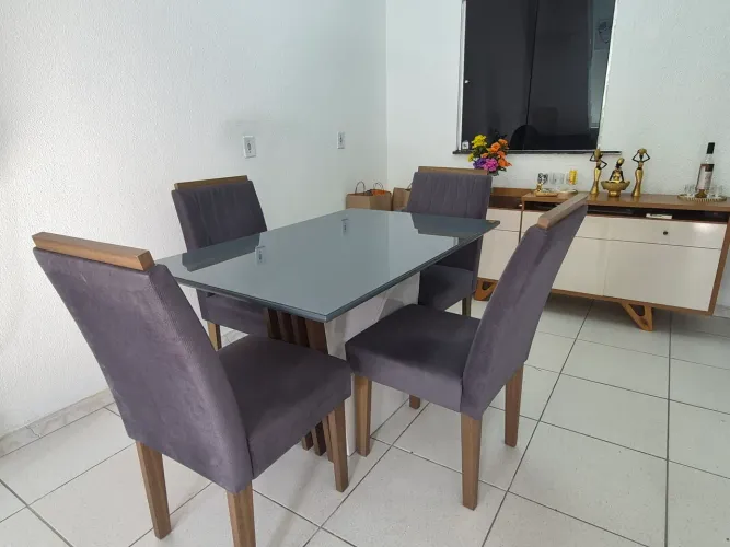 Mesa com cadeiras 