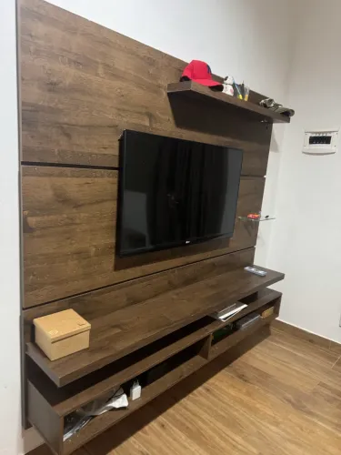 Painel com tv 42 polegadas 
