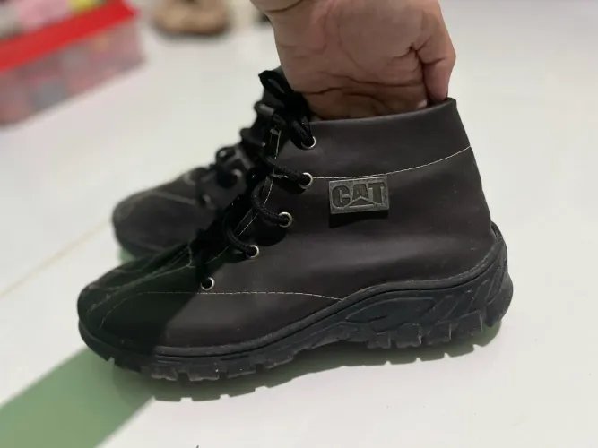 bota CAT TAM 38, forma grande