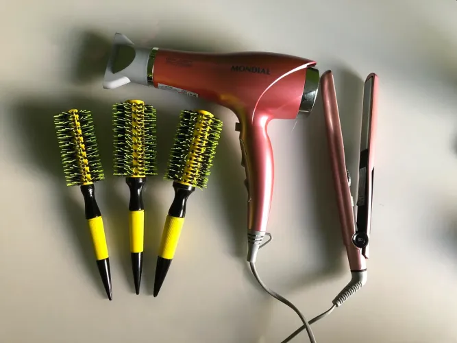 Kit secador e prancha mundial + 3 escovas