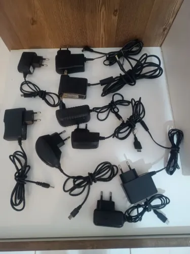 Lote de Fontes e Carregadores Variados (12v, 5v e outros)