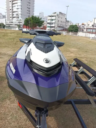 JET SKI GTI 170 SUPER LUXO COM APENAS 4 HORAS.