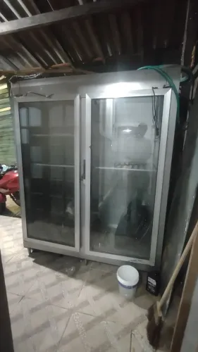 Vendo esse expositor. Obs o motor está fora do lugar. Mais ta completo!