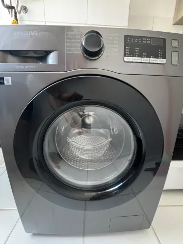 Lava e seca Samsung apenas 1 ano de uso está novinha