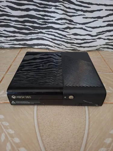 Xbox 360 E (super slim) com kinect