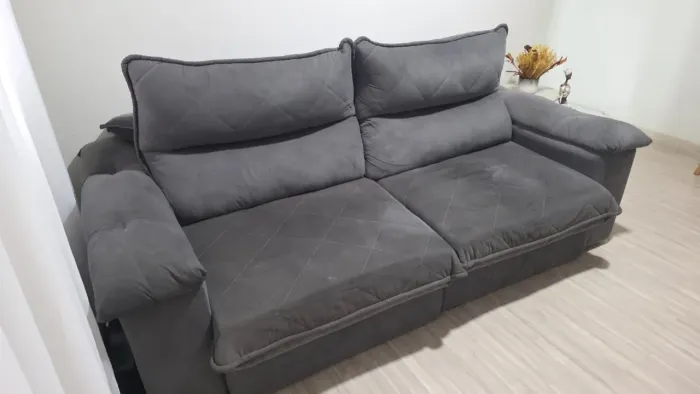 VENDO SOFÁ RETRÁTIL 2,40 EM ÓTIMO ESTADO DE CONSERVAÇÃO.