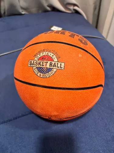 Bola de basquete tamanho oficial 70 reais