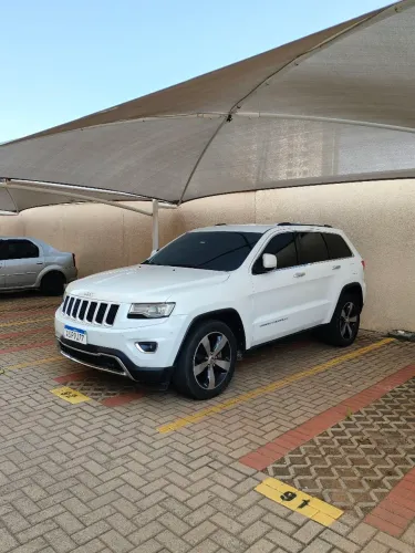 Jeep Grand Cherokee Limited 3.0 TB Dies. AUT 2015