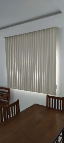 Persiana vertical de PVC e Tecido 