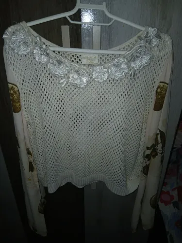 Blusa cropped manga longa lança perfume 65 reais