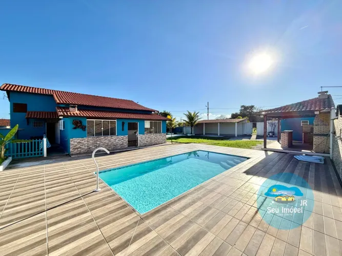 Casa com piscina e área gourmet em Araruama