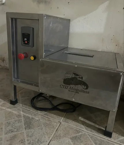 Vende-se máquina para produção de biscoito e doce de bolinha