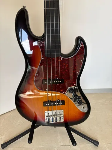Tagima TW 73 fretless de fábrica
