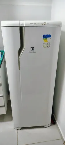 Geladeira Branca Eletrolux 110v 240 litros