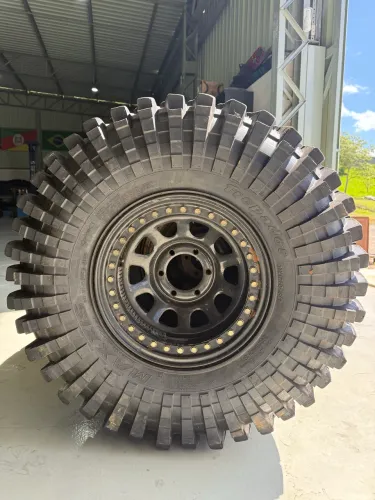 4 Pneus Maxxis Trepador 37X12.5 16LT e Rodas Aro 16 com Beadlock