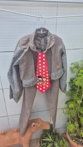 Camisa calça e gravata