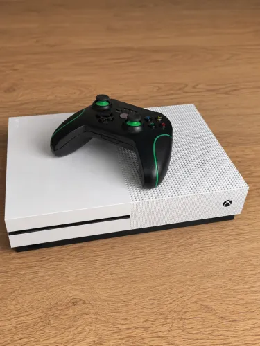 Xbox one S 1TB + controle + monitor